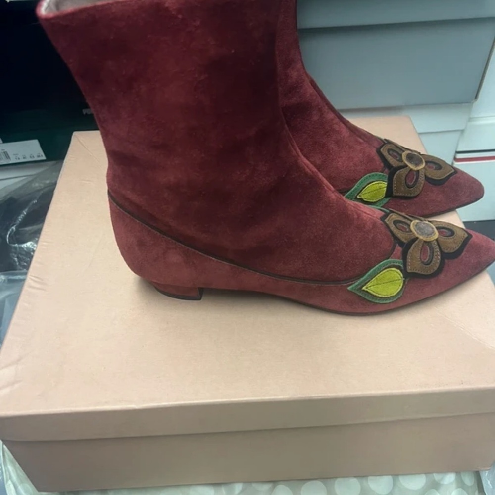 Miu Miu Red Floral Embroidered Heeled Boots - Picture 3 of 9